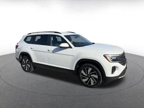 Used 2025 Volkswagen Atlas SE image 2