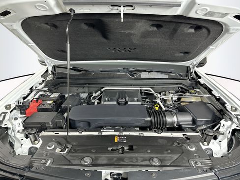 Used 2023 Chevrolet Colorado Z71 w/ Z71 Convenience Package 2 image 33