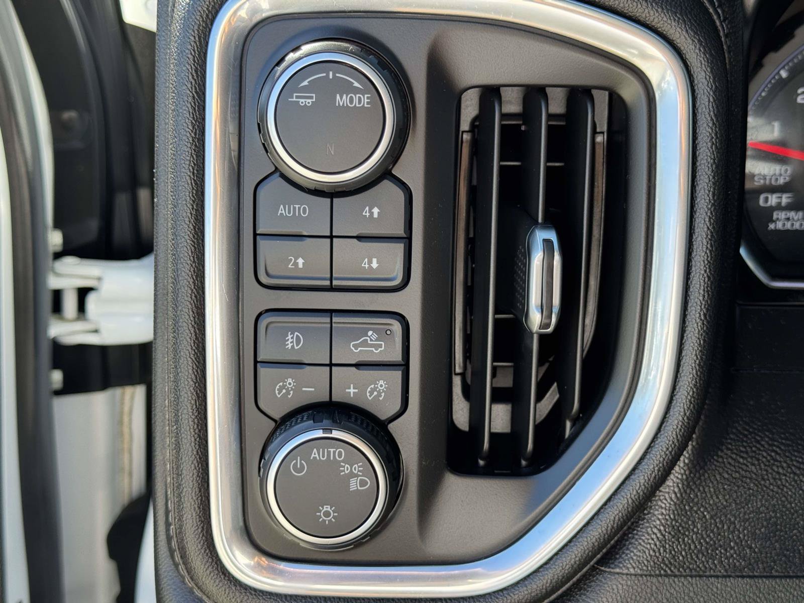 Used 2020 Chevrolet Silverado 1500 RST AWD/4WD image 18