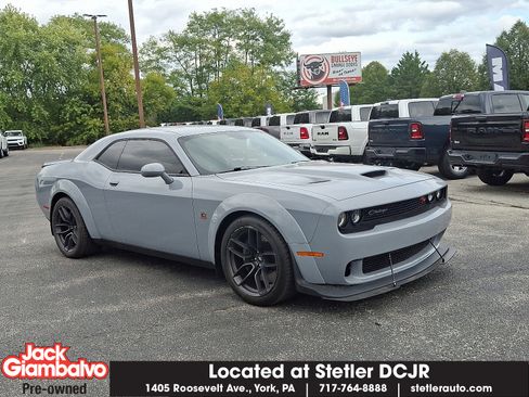 Used 2021 Dodge Challenger R/T Scat Pack image 1