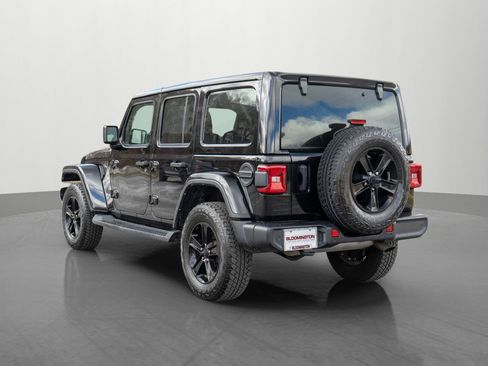 Used 2022 Jeep Wrangler Unlimited Sahara AWD/4WD image 5