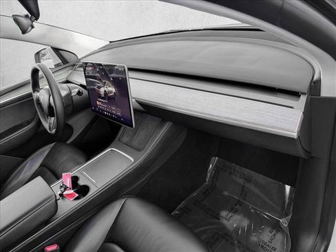 Used 2023 Tesla Model Y Long Range image 21