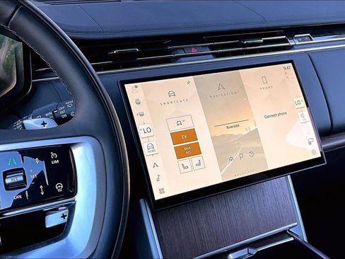 Used 2025 Land Rover Range Rover SE image 7