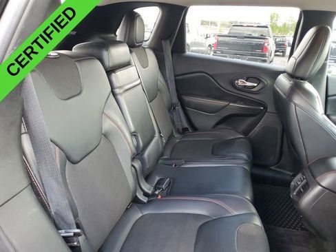 Used 2017 Jeep Cherokee Trailhawk w/ Comfort & Convenience Group AWD/4WD image 25