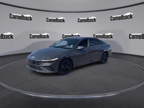 Certified 2025 Hyundai Elantra SE image 3