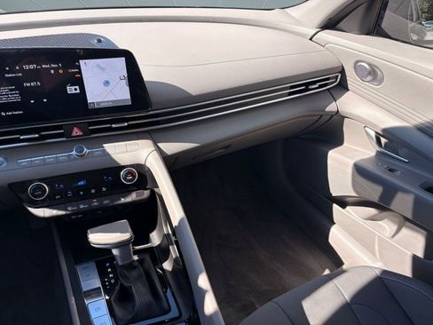 Used 2023 Hyundai Elantra SEL w/ Convenience Package image 22