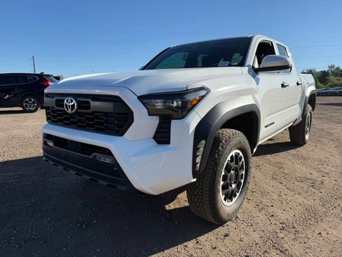 Used 2025 Toyota Tacoma TRD Off-Road AWD/4WD image 1