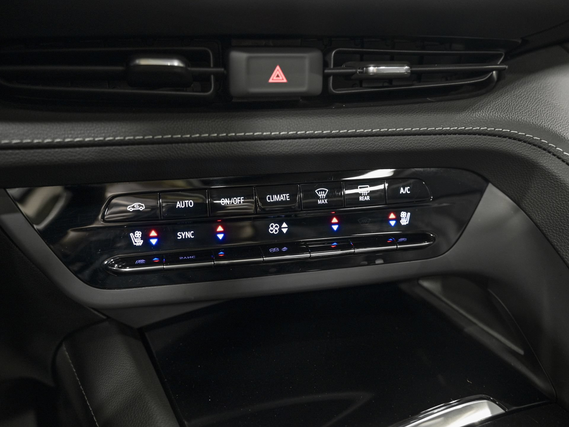 Used 2023 Buick Envision Avenir AWD/4WD image 23