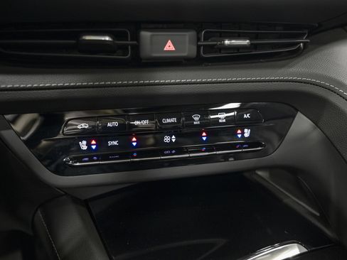 Used 2023 Buick Envision Avenir AWD/4WD image 23