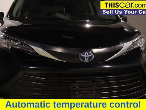 Used 2023 Toyota Sienna XLE FWD image 14