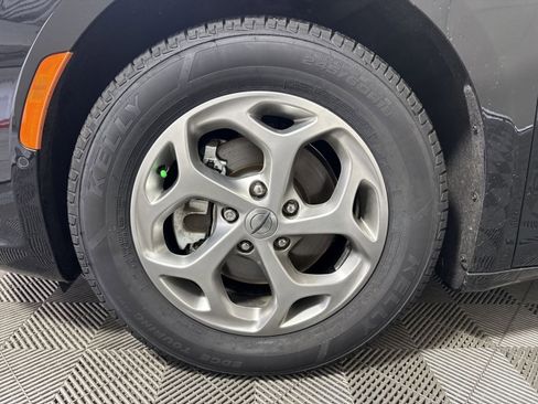 Used 2022 Chrysler Pacifica Limited image 12