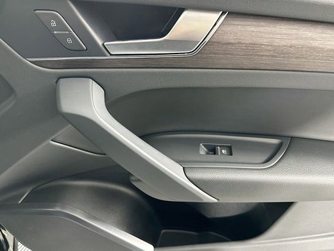 Used 2023 Audi Q5 2.0T Premium w/ Convenience Package image 22