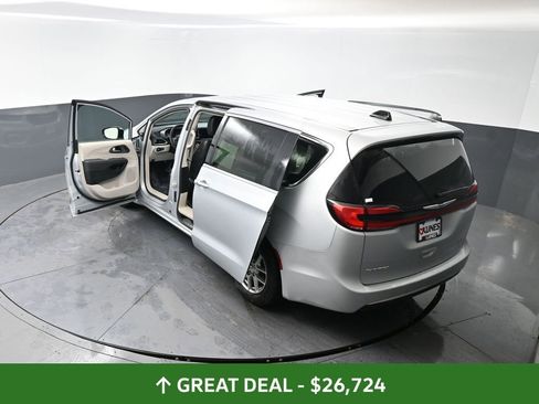 Used 2024 Chrysler Pacifica Touring-L image 64