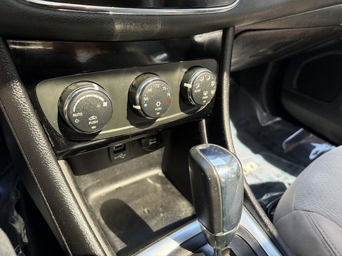 Used 2012 Chrysler 200 Touring image 40