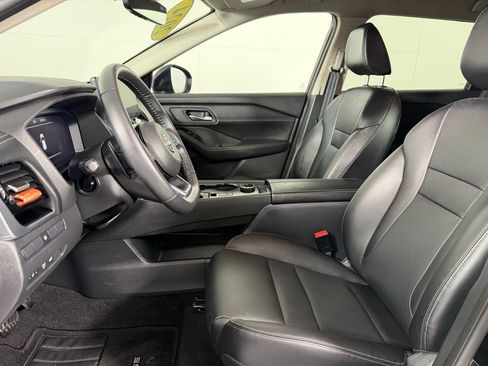 Used 2024 Nissan Rogue SL AWD/4WD image 11
