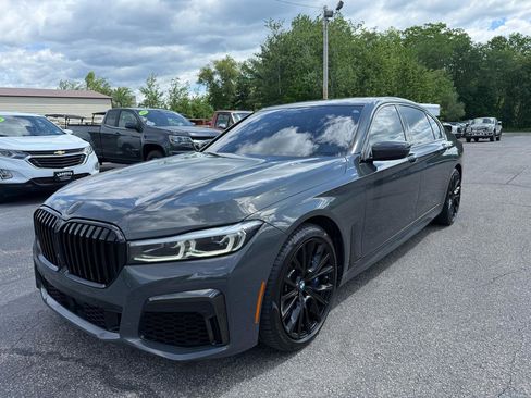 Used 2022 BMW 750i xDrive w/ M Sport Package AWD/4WD image 2