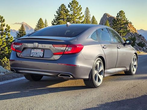 Used 2018 Honda Accord Touring image 6