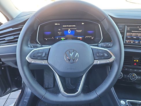 Certified 2023 Volkswagen Jetta SE w/ Panoramic Sunroof Package image 20