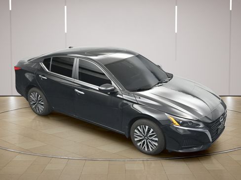 Certified 2025 Nissan Altima 2.5 SR FWD image 31