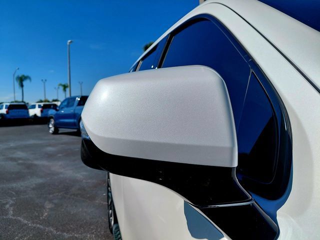 Used 2022 Chevrolet Tahoe Z71 w/ Z71 Off-Road Package AWD/4WD image 10