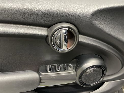 Used 2018 MINI Cooper Convertible image 19