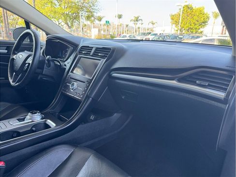 Used 2019 Ford Fusion Energi Titanium FWD image 22