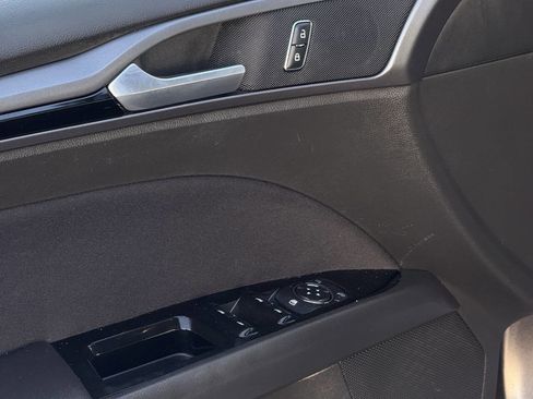 Used 2014 Ford Fusion SE image 10