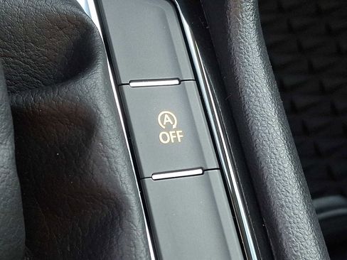 Used 2022 Volkswagen Taos SEL w/ Panoramic Sunroof Package image 22