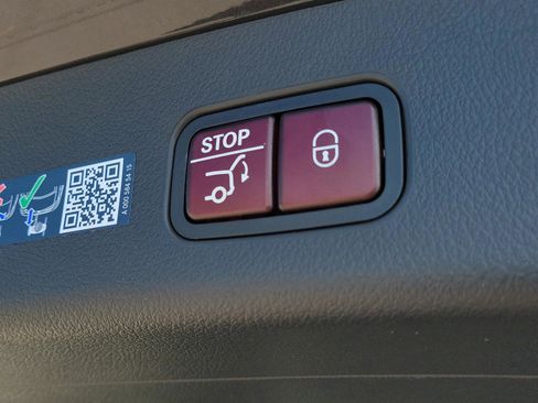 Certified 2026 Mercedes-Benz GLC 300 image 8