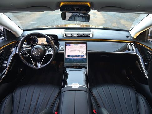 Used 2023 Mercedes-Benz S 580e 4MATIC Sedan w/ Warmth & Comfort Package image 9