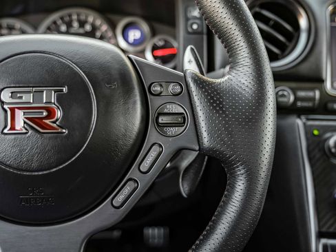 Used 2014 Nissan GT-R Black Edition image 19