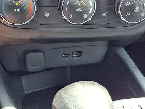Used 2024 Chevrolet Trax RS FWD image 13
