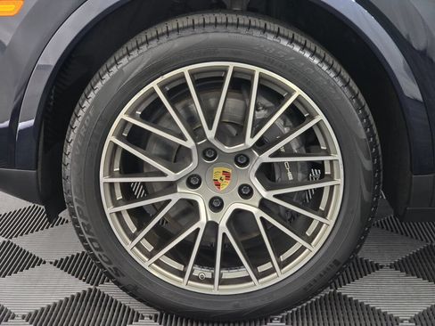 Certified 2023 Porsche Cayenne Platinum Edition AWD/4WD image 34