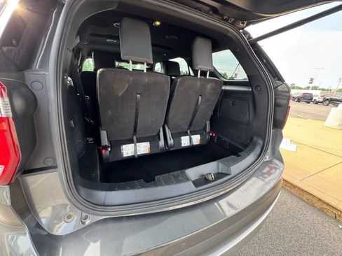 Used 2017 Ford Explorer XLT w/ Equipment Group 202A FWD image 19