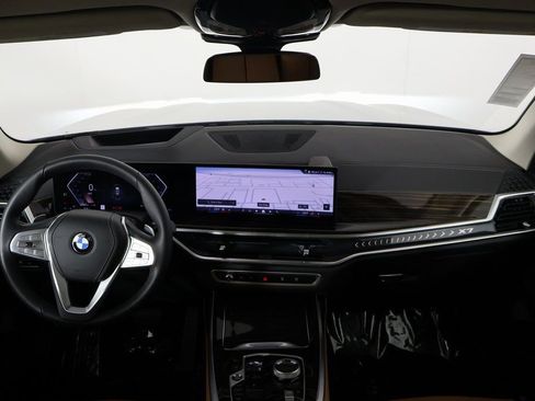 Certified 2026 BMW X7 xDrive40i w/ Premium Package image 8