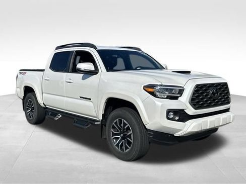 Used 2022 Toyota Tacoma TRD Sport w/ Technology Package AWD/4WD image 5
