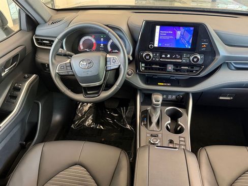 Used 2025 Toyota Highlander XSE AWD/4WD image 37