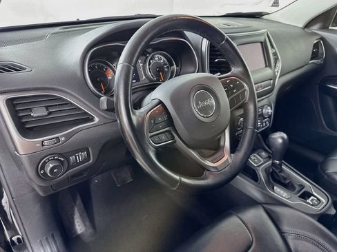 Used 2020 Jeep Cherokee Latitude Plus w/ Cold Weather Group FWD image 9