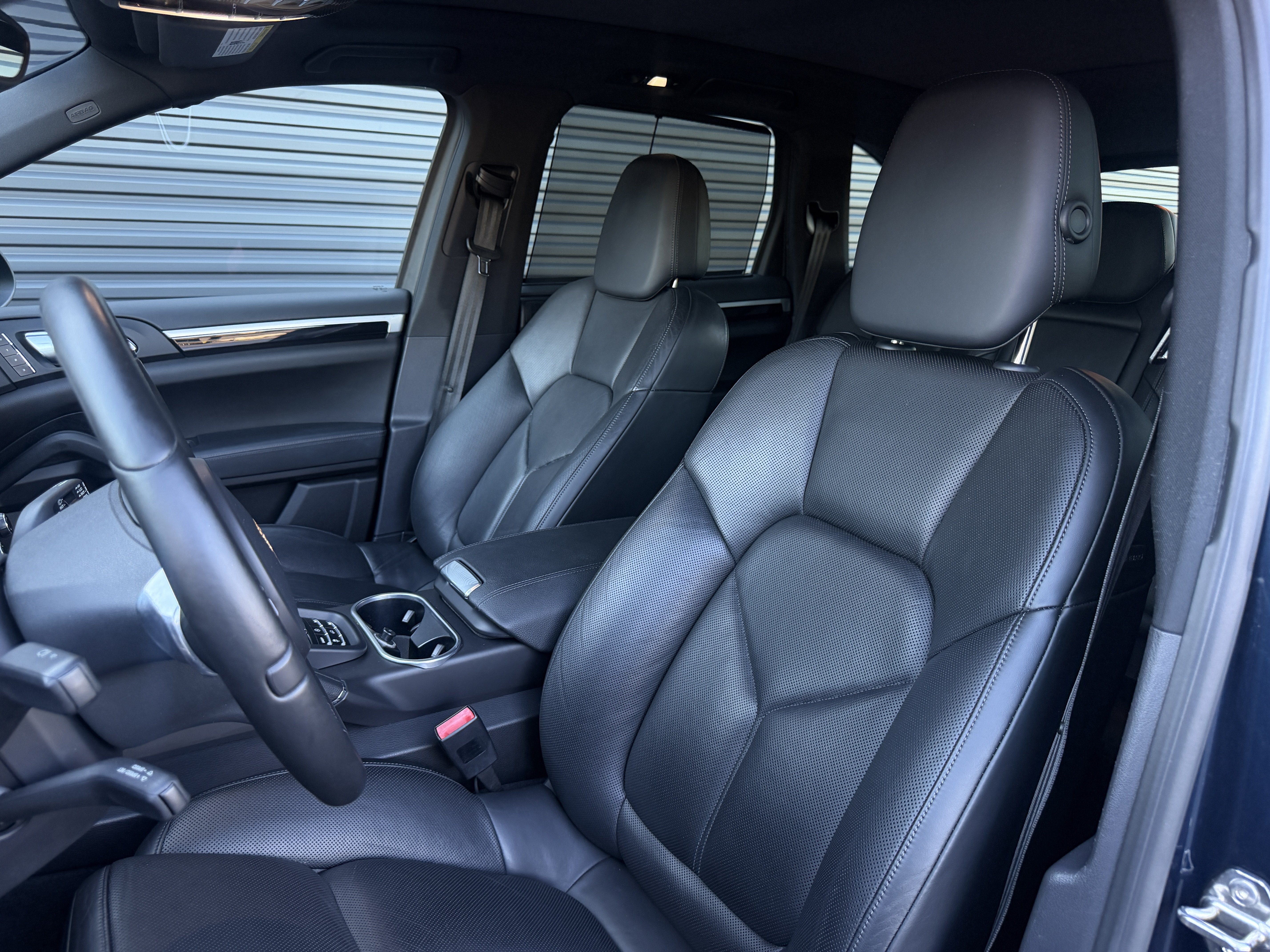 Used 2013 Porsche Cayenne S AWD/4WD image 5