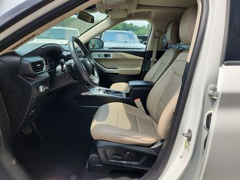 Used 2021 Ford Explorer Limited w/ Equipment Group 301A AWD/4WD image 13