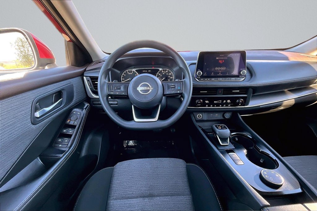 Used 2023 Nissan Rogue SV AWD/4WD image 4