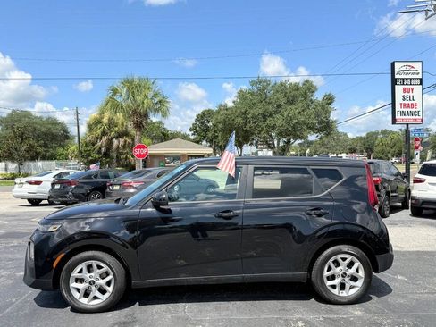 Used 2022 Kia Soul LX w/ Technology Package FWD image 4
