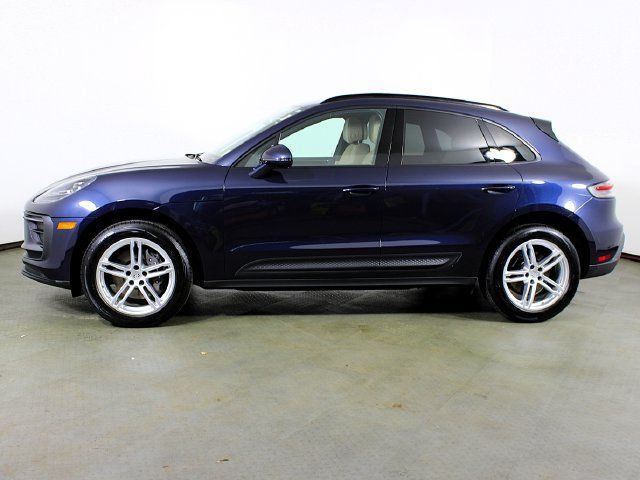 Certified 2023 Porsche Macan AWD/4WD image 2