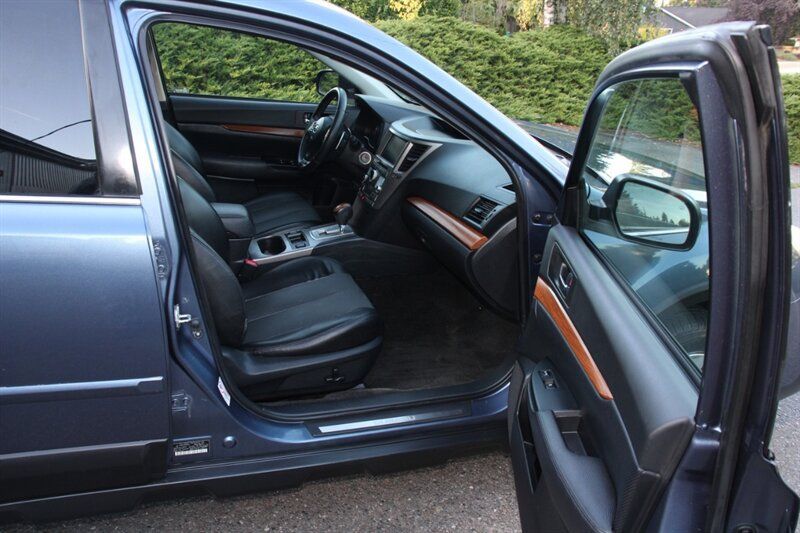 Used 2013 Subaru Outback 2.5i Limited AWD/4WD image 15