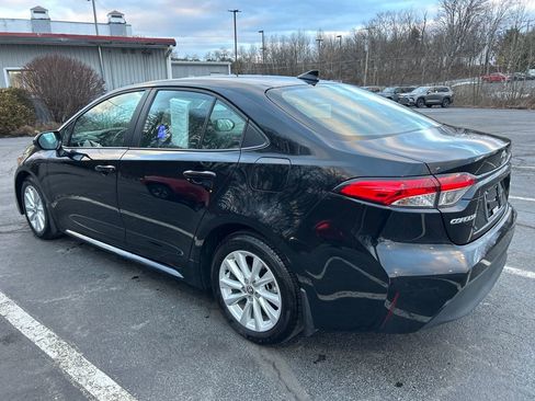 Certified 2025 Toyota Corolla LE image 3