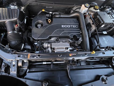 Used 2019 Chevrolet Equinox LT image 18