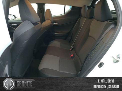 Used 2022 Toyota C-HR XLE image 24