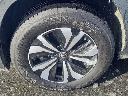 Used 2025 Volkswagen Atlas SE image 4