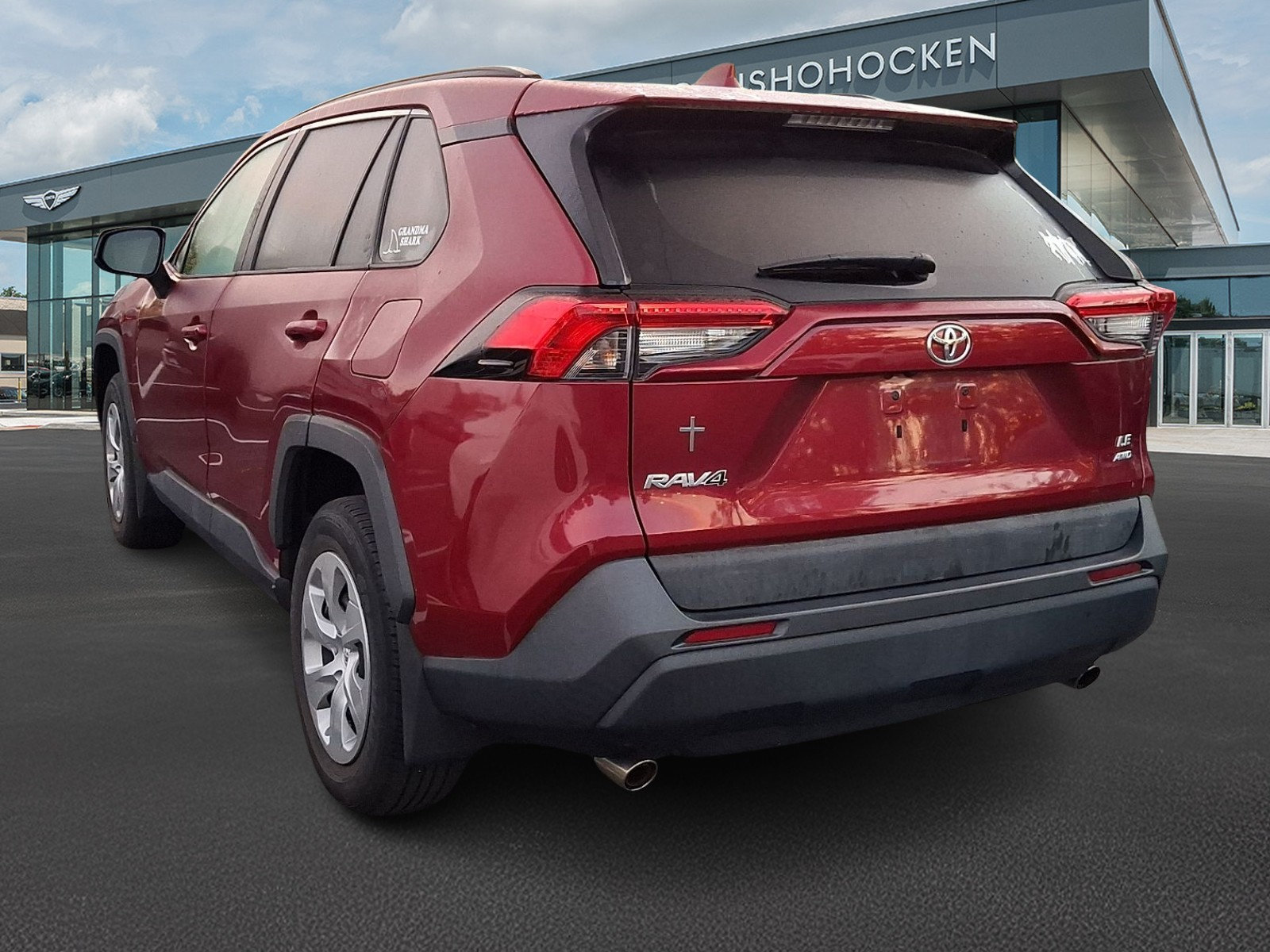 Used 2021 Toyota RAV4 LE AWD/4WD image 3