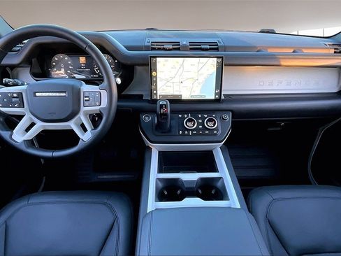 Used 2025 Land Rover Defender 110 S image 7